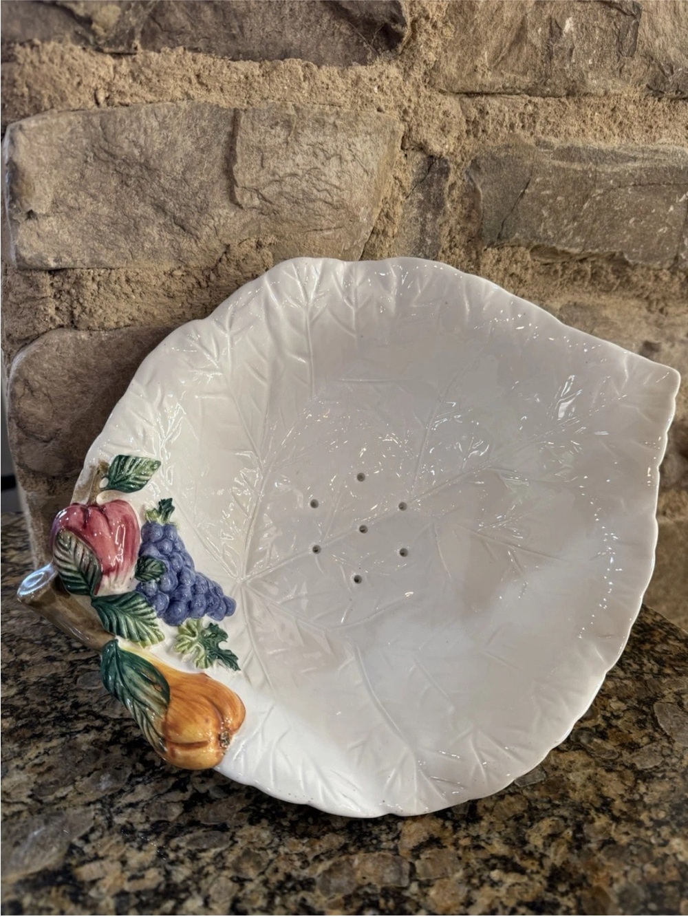 STUNNING MAJOLICA BASANO ITALY LEAF Strainer/Collander Bowl PriceFirm!